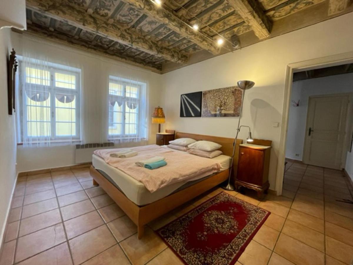 Historical Apartment With Balcony Прага Экстерьер фото