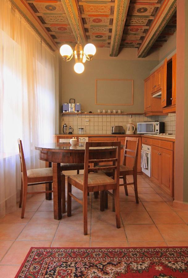 Historical Apartment With Balcony Прага Экстерьер фото
